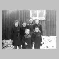 094-1056 Sabine Darge mit den Kindern der Baracke 257 in Aalborg in Daenemark 1946.JPG